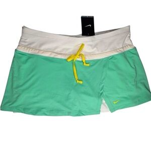 NWT Nike Women's Green and White Skort Sz XL